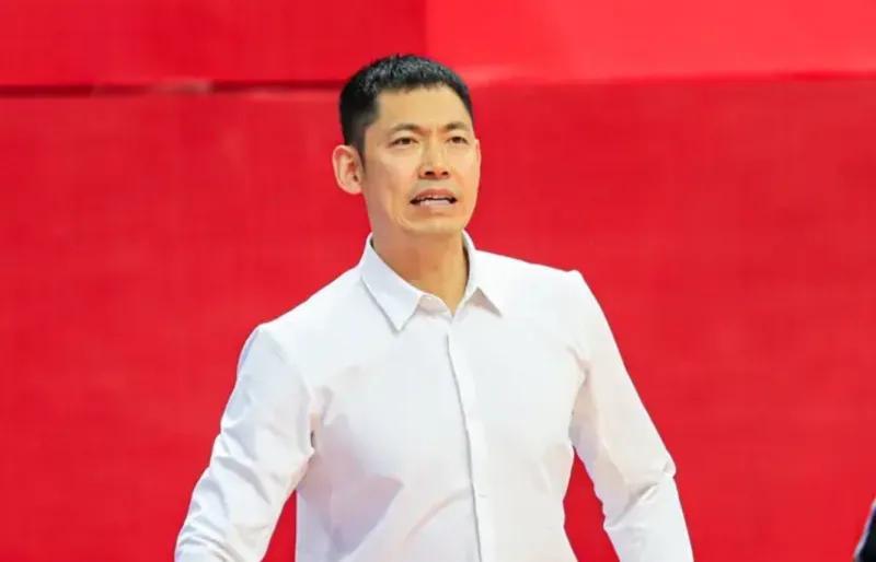 张庆鹏确定离任，本赛季用人+攻守都不行，北控天亮了？